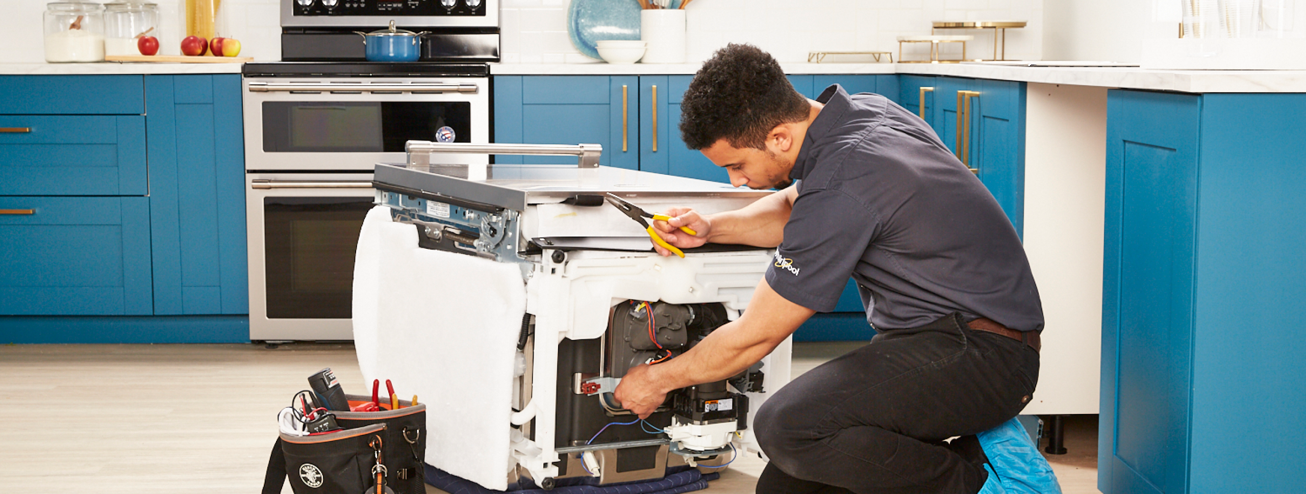Dishwasher repair in Dubai by Ali Maintenance Services technician